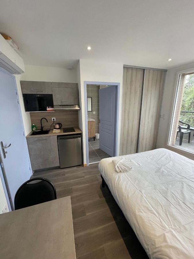 Le Salvador - Appart'Hotel De 18M2 A 44M2 La Talaudiere Bagian luar foto