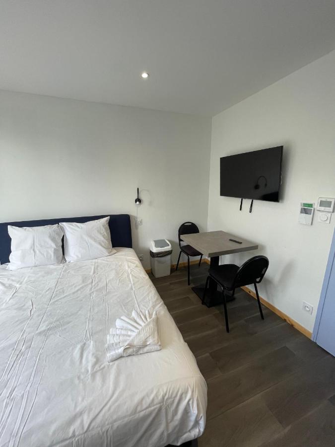 Le Salvador - Appart'Hotel De 18M2 A 44M2 La Talaudiere Bagian luar foto