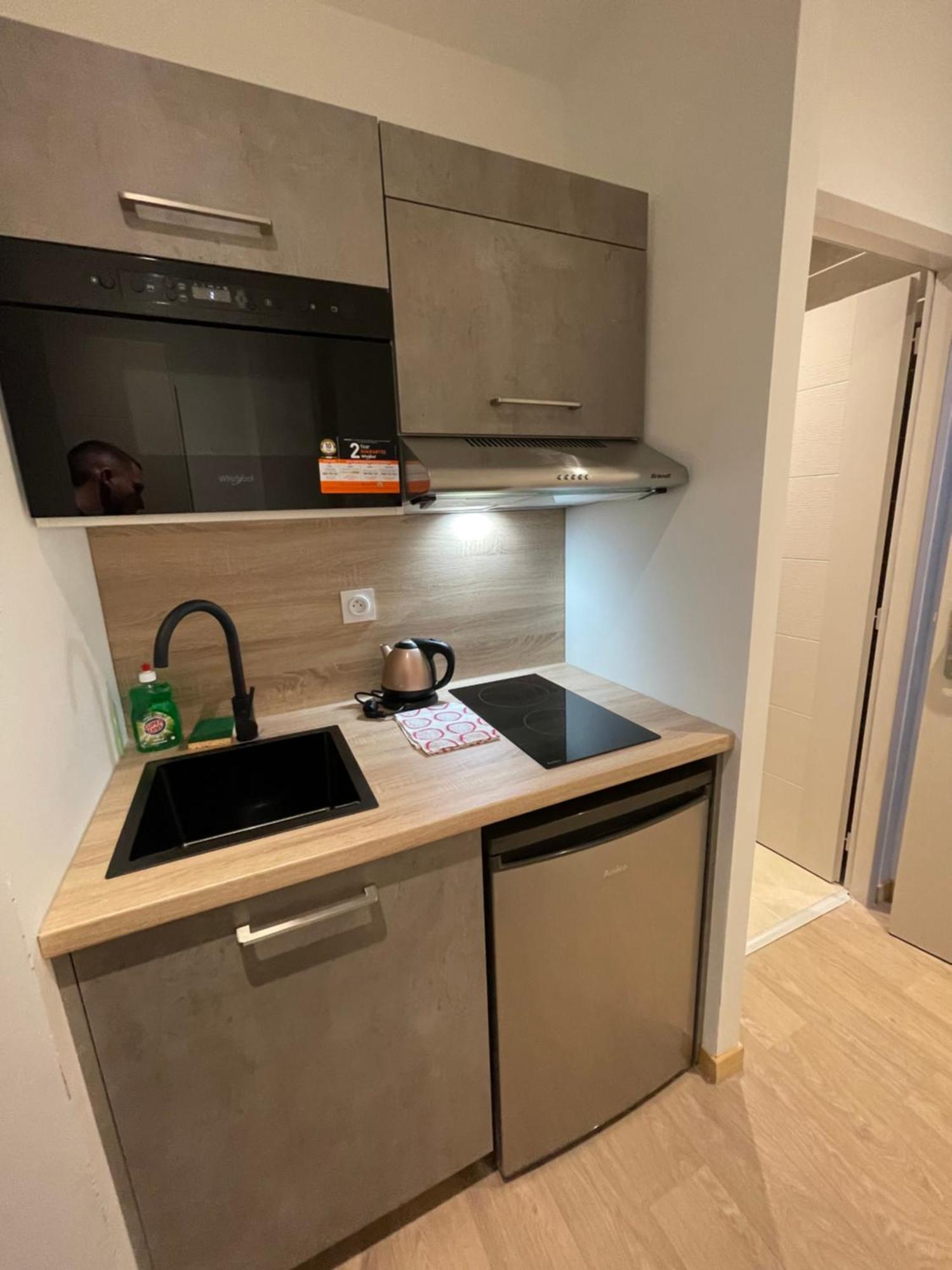 Le Salvador - Appart'Hotel De 18M2 A 44M2 La Talaudiere Bagian luar foto
