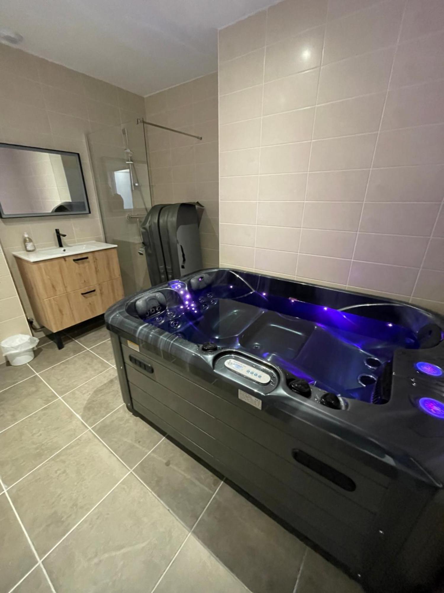 Le Salvador - Appart'Hotel De 18M2 A 44M2 La Talaudiere Bagian luar foto