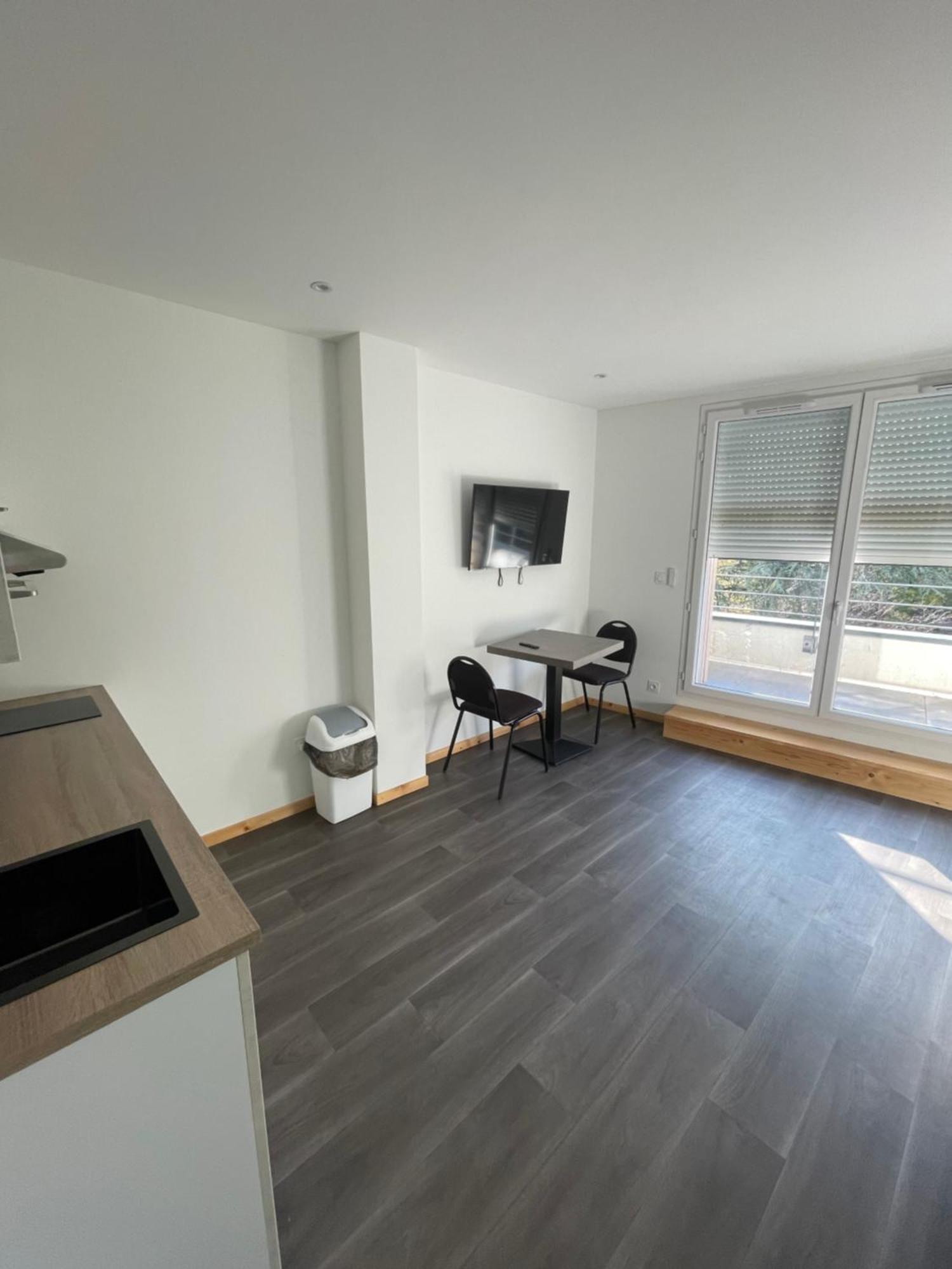 Le Salvador - Appart'Hotel De 18M2 A 44M2 La Talaudiere Bagian luar foto