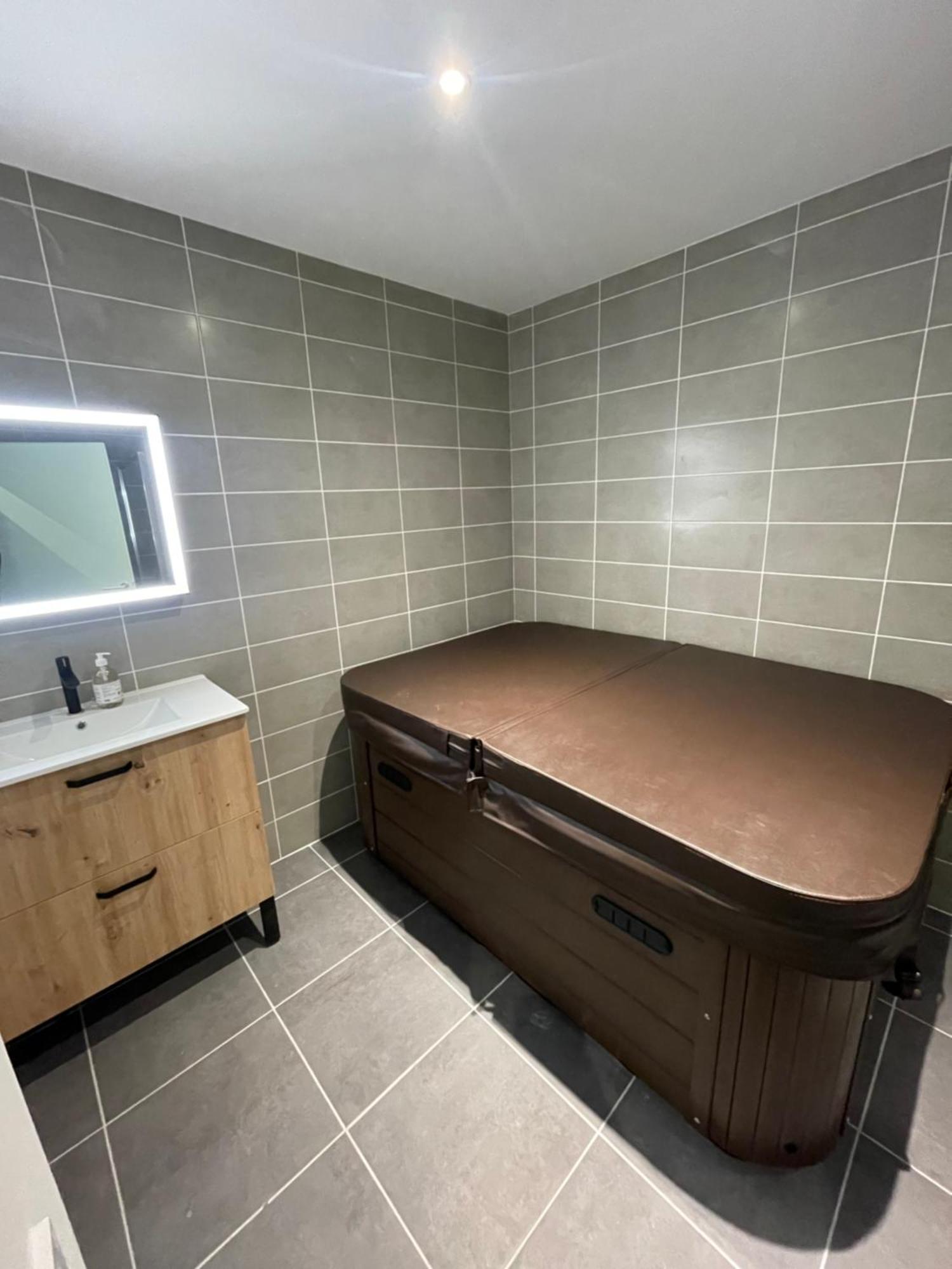 Le Salvador - Appart'Hotel De 18M2 A 44M2 La Talaudiere Bagian luar foto