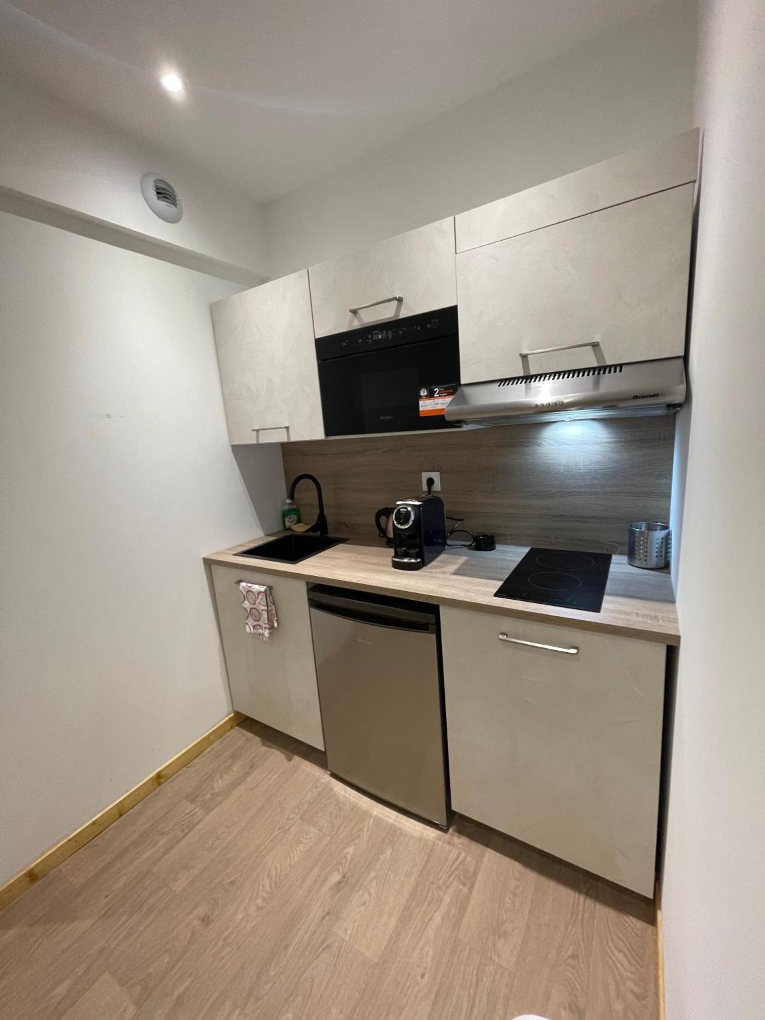 Le Salvador - Appart'Hotel De 18M2 A 44M2 La Talaudiere Bagian luar foto