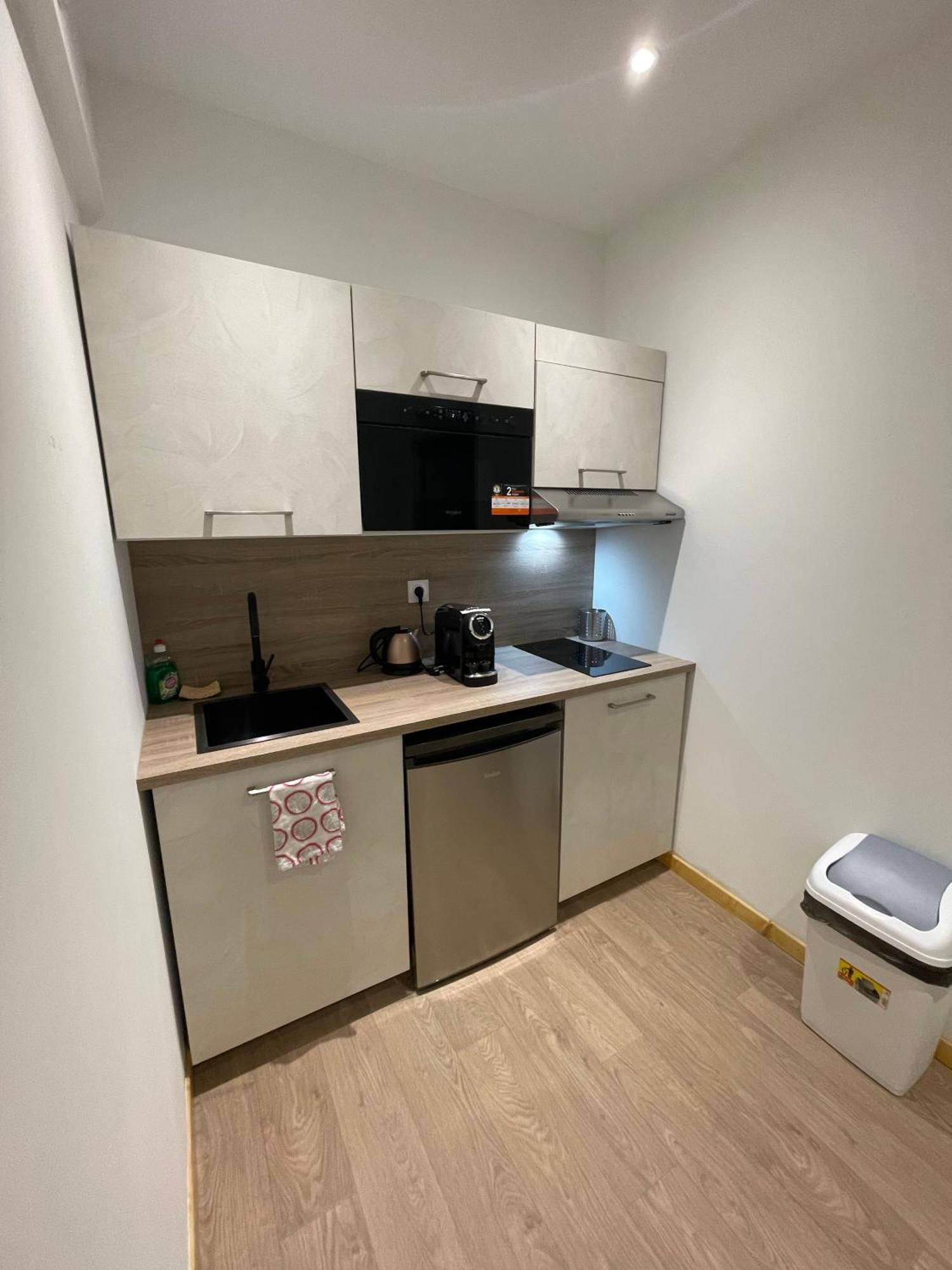 Le Salvador - Appart'Hotel De 18M2 A 44M2 La Talaudiere Bagian luar foto